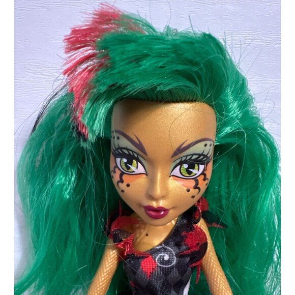 Monster High Jinafire Long Doll With Green Hair & Scaled Outfit - Picture 2 of 13